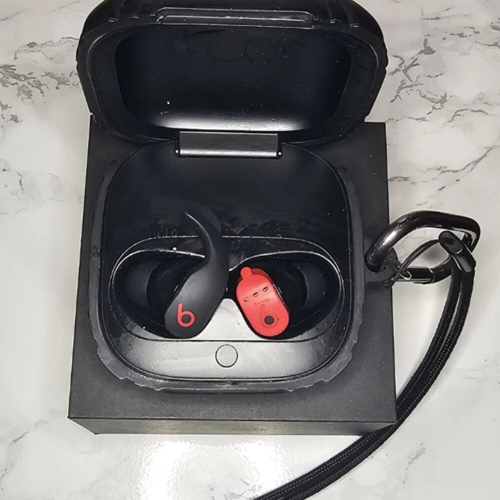 Beats by Dr. Dre Fit Pro Black True Wireless Noise Cancelling In Earbuds W/CASE